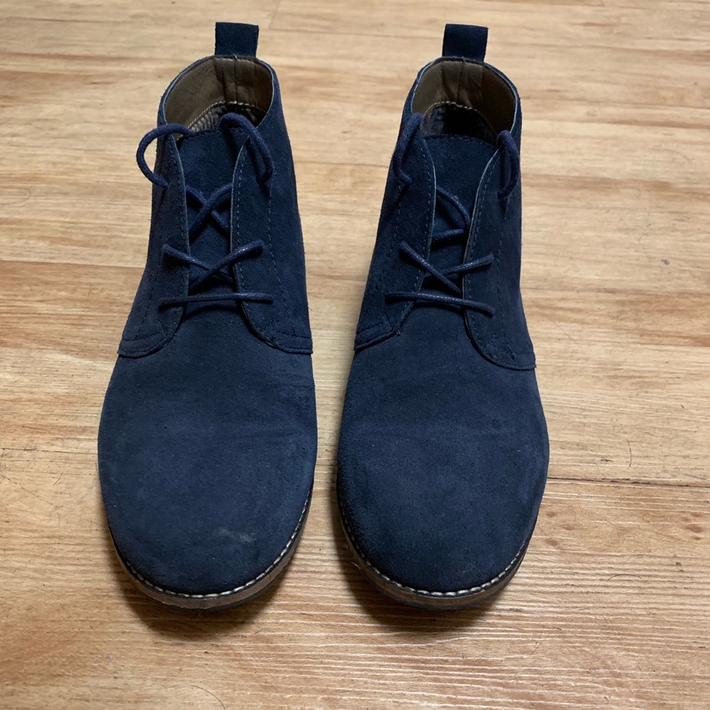 Navy white mountain chukka boots